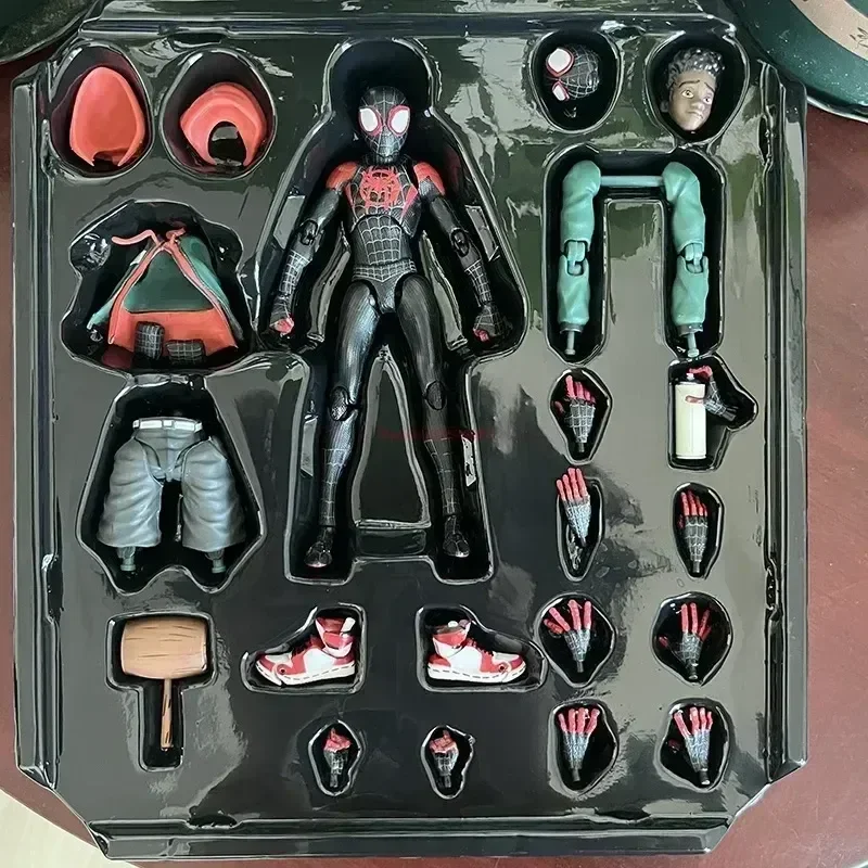 Figura de Ação Miles Gwen Pete - Model Kit Spiderman avaliação e preço