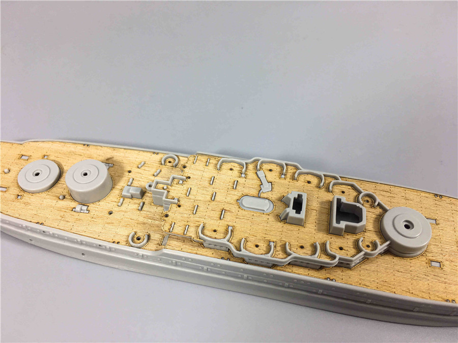 Deck de madeira em escala 1/70 - Model Kit Uss Arizona avaliação e preço